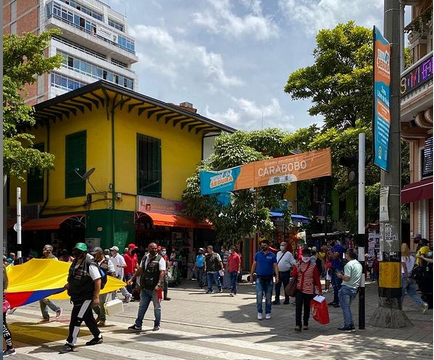 Guardianes_Ant's tweet photo. #Reporte • Marcha pacífica llegando a la Alpujarra, #Medellin #ProtestaEnPaz https://t.co/ptnGUUiOcd
