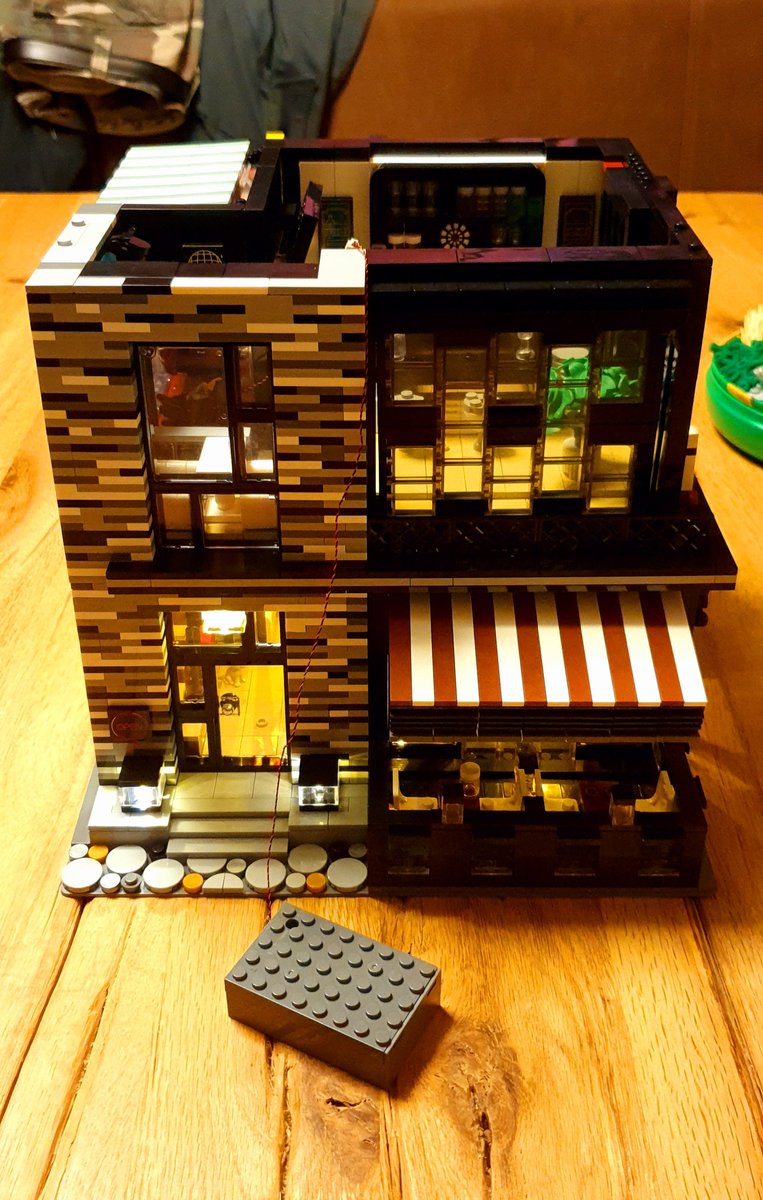 Moonfog_PSN's tweet photo. Ready soon! It turned out really nice! 
#Bricks #MouldKing #MOC #IsletPub https://t.co/OdLjwEswOt