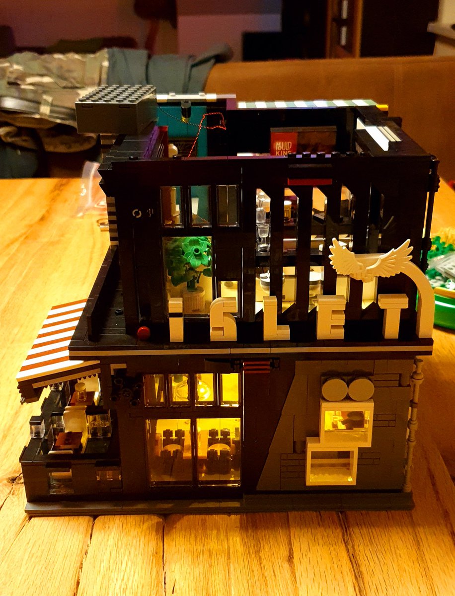 Moonfog_PSN's tweet photo. Ready soon! It turned out really nice! 
#Bricks #MouldKing #MOC #IsletPub https://t.co/OdLjwEswOt