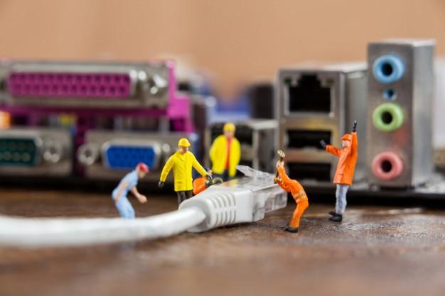 hoodcanalcom's tweet photo. We're having intermittent connection issues across our network today. We apologize for the interruptions. We're working on diagnosing the issue. Thank you for your patience. https://t.co/5ubxak7uva