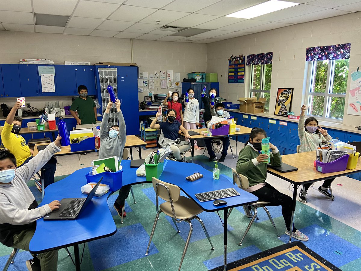 learnwithphelps's tweet photo. Water is so good for you!  We drink it everyday. 
#MNPSWellnessWeek2021  
@MNPS_kidshealth  
@WhitsittWildcat https://t.co/taRICvxx2F