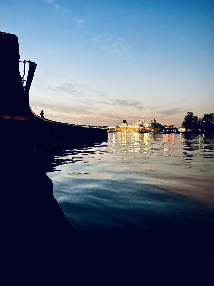 RT @PilviAlopaeus: #Helsinki is beautiful when it sleeps. https://t.co/vledaYueLm