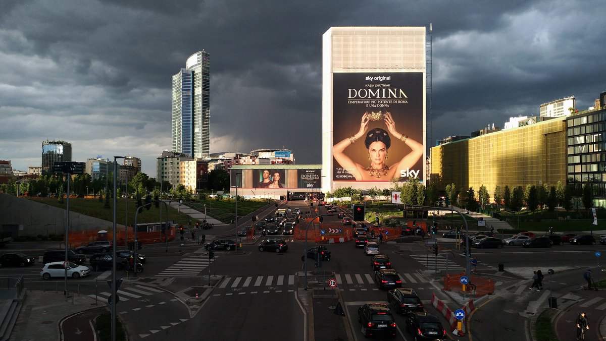 Certa luce di città non è raccontabile.