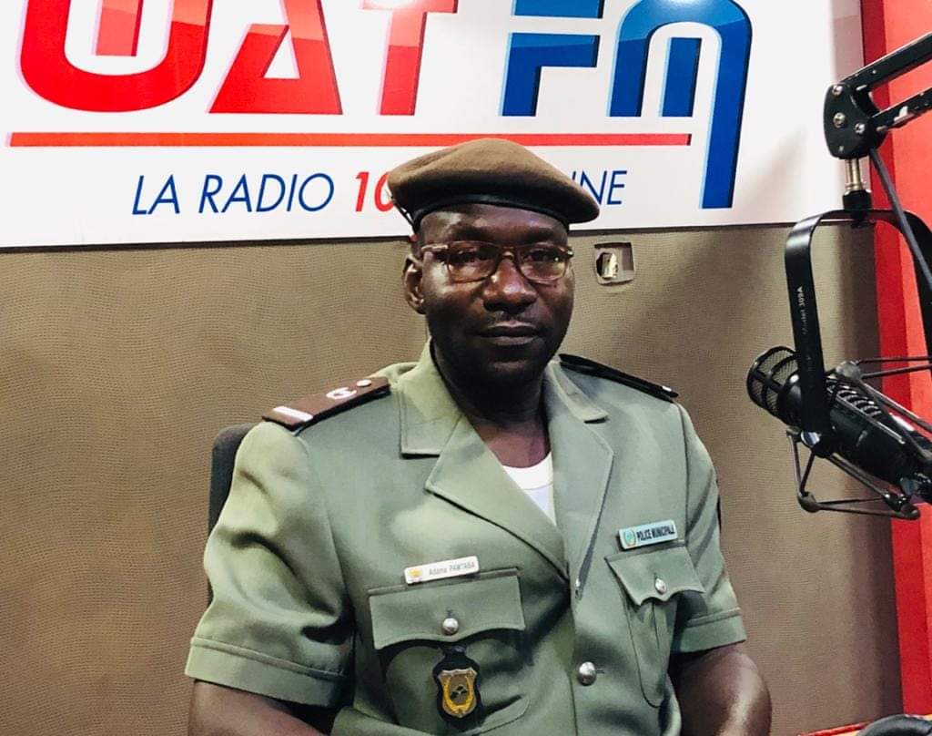 Dsiribie's tweet photo. #BurkinaFaso : "La mairie de #Ouagadougou a restitué les volailles et bétail aux propriétaires contre paiement d'une amende comprise entre 3000 et 6000fcfa", Adama Pamtaba, chargé des relations publiques de la police municipale. #WatFm
#lwili #Burkina @ESidwaya https://t.co/1zTSluGnG8