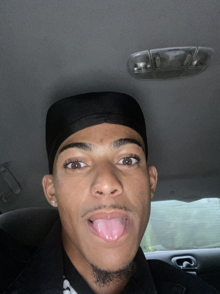 I deserve more followers 🥺 https://t.co/yyqescSSDe