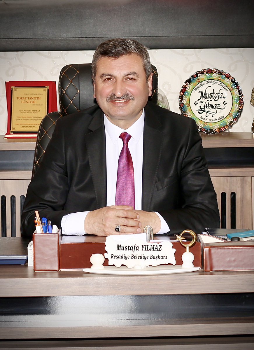 Salgın nedeniyle sofraları paylaşamadığımız, camilere doluşamadığımız ve buruk bir hüzünle tamamladığımız Ramazan-ı Şerif'e veda edip Ramazan Bayramı'nı karşılıyoruz. 
#RamazanBayramı'nın Tüm İslam alemine birlik, dirlik ve sağlık getirmesini Cenab-ı Allah'tan niyaz ediyorum.