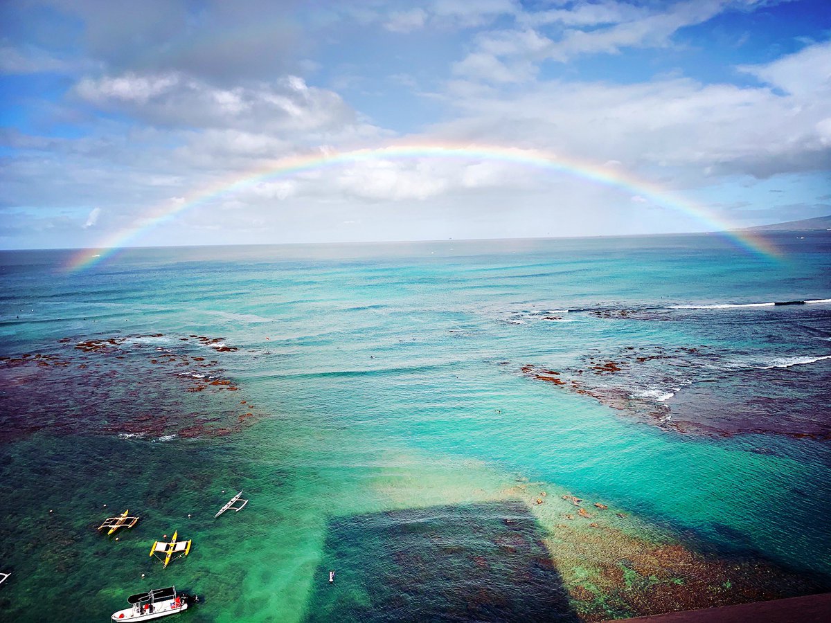 A perfect rainbow this morning. #hawaii #honolulu #rainbow #waikiki