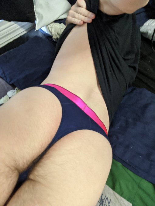 3 pic. I love these thongs https://t.co/FsCJksYctJ