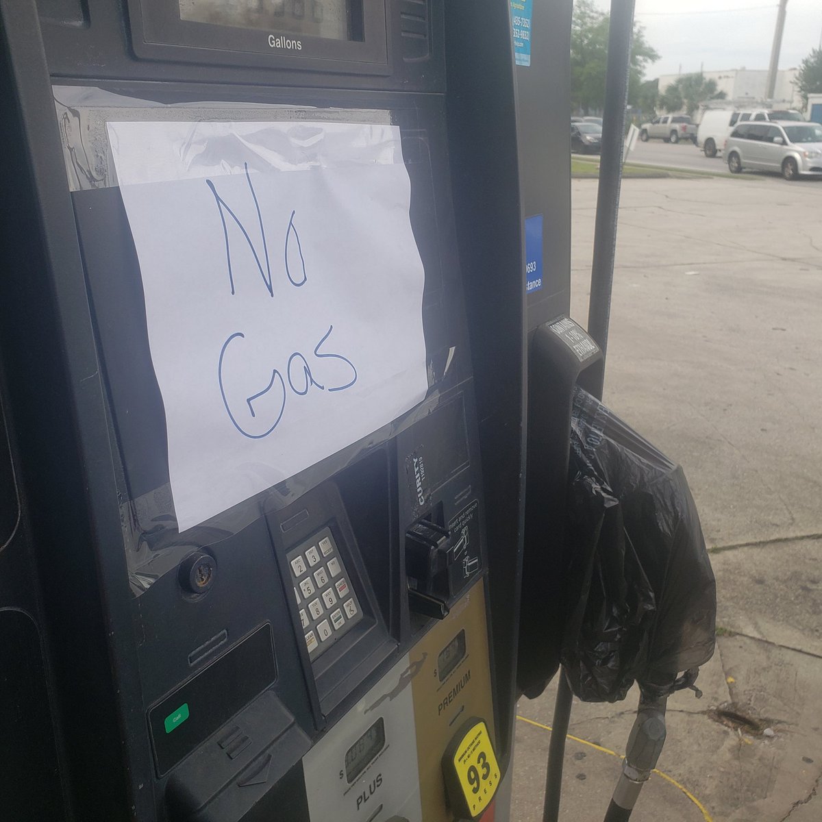 DawnWhiteNews's tweet image. S&amp;amp;G gas station along Powers Avenue in the San Jose neighborhood of #Jacksonville is COMPLETELY out of #gas due to the #Pipelinehack and #gasshortage. The owner tells me he just placed an order that he hopes comes in tomorrow. @FCN2go