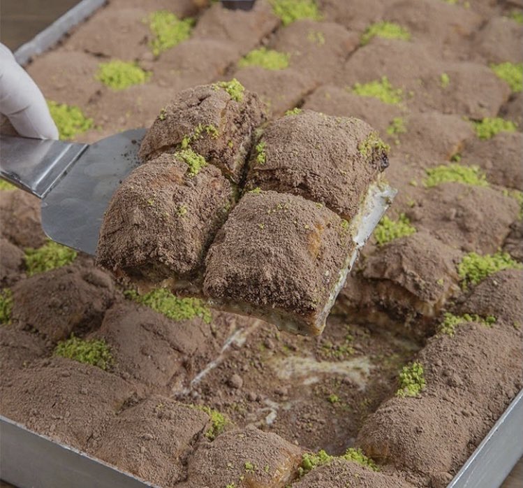 Taze Baklava çeşitleri ve Patisserie Ürünlerimiz Paket Servis olarak hizmetinizdedir.
🛵 Paket Servis 🛵
⏰ 10:00 - 24:00
☎️ 0533 509 67 30
💳 Sodexo - Multinet - Setcart
🎂 Özel Gün Pasta Siparişi
#baklava #soğukbaklava #pendik #tatlı #pasta #kartal  #fıstıklıbaklava #çikolata