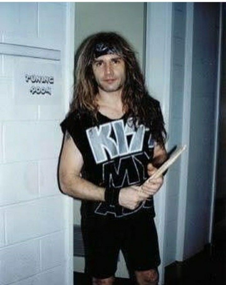 Happy birthday Eric Singer 