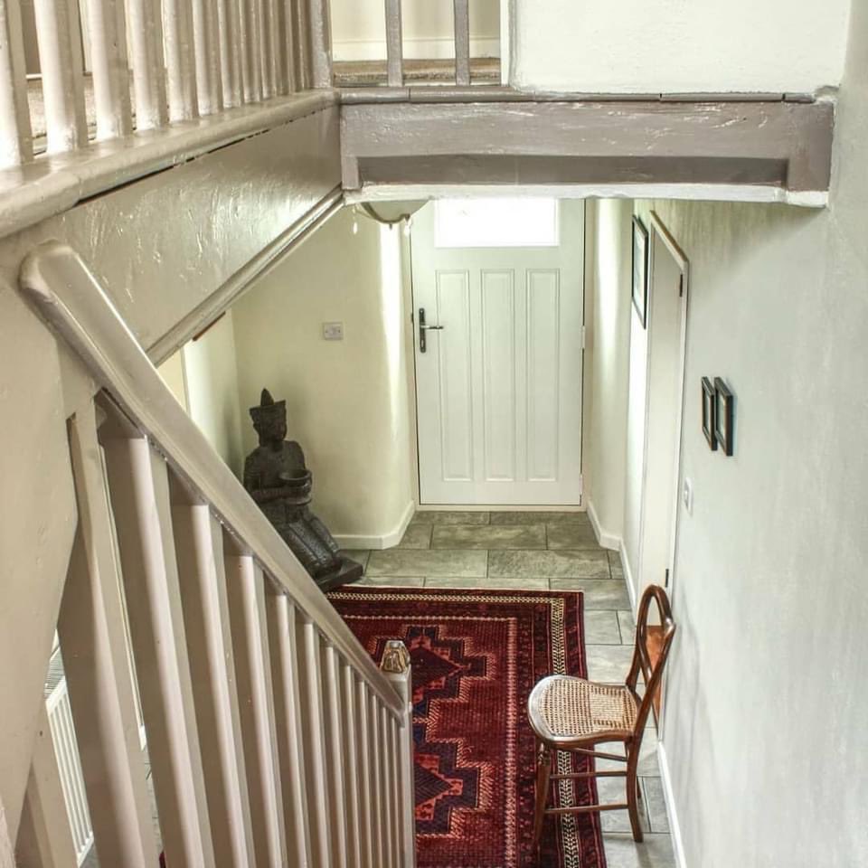 CwellynD's tweet photo. We just love how bright the entrance hallway is! It's so warm &amp; welcoming - a far cry to what it was before!

#cwellyndream2 
#farmhousedesign
#roomtransformation
#makeanentrance 
#warmandwelcoming https://t.co/p8e0WEboHi