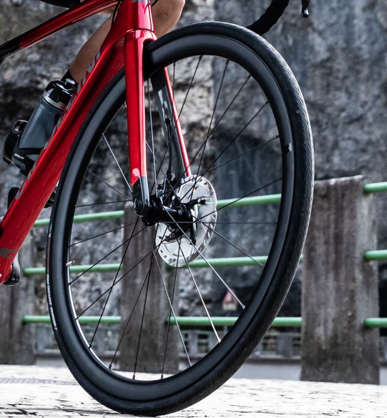 UrsusCycling's tweet photo. C37 DISC are the wheels for long-distance #riders and climbers who demand a good compromise light weight-aerodynamics and a reduced lateral wind resistance. 

#beagladiator with #ursuscycling 🇮🇹

#ridehard #carbonwheels #ursuswheels #roadbike #cycling https://t.co/EQzaY6sqtX