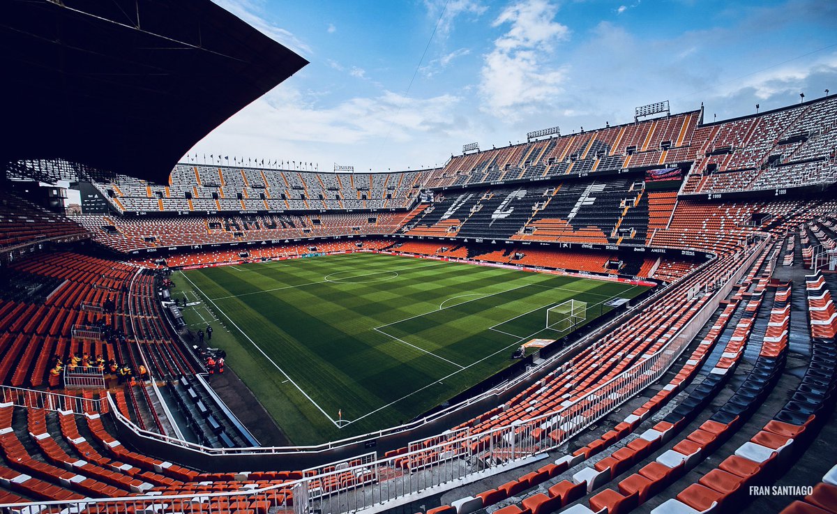 Domingortiz's tweet photo. 🚨OFICIAL. Vuelve el público a los estadios de la Comunidad Valenciana y Baleares. Tanto en @LaLiga como en @ACBCOM. Acaba de confirmarlo el ministro @jmrdezuribes. 

El próximo domingo en Mestalla podrán acceder como máximo 5.000 personas. https://t.co/JB0QiOubTI