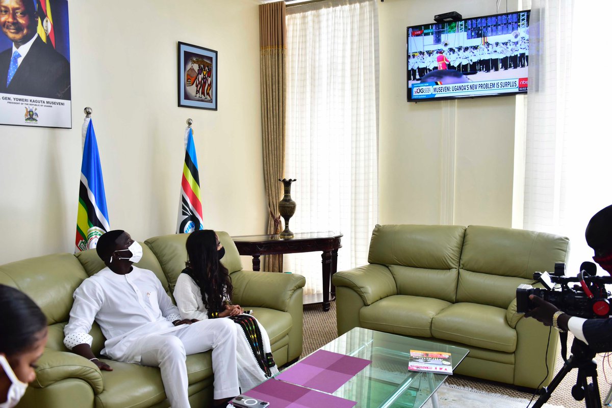 kamukamafredie's tweet photo. Senegalese-American celebrity musician AKON and wife Rozina Negusei jetted in late for Yoweri Kaguta Museveni #m7inauguration and watched part of the proceedings on screen at the VVIP airport lounge before heading to Kampala.
#alayidde https://t.co/HkLWTT3uLp