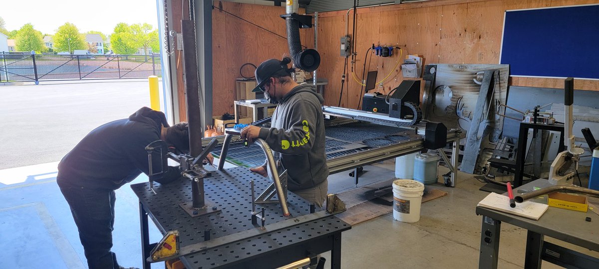 MrDubs_PM_andW's tweet image. Welding 2 guys fabricating up end of year year projects. Each booth had one of these Rhino carts from StrongHand tools.  Great for mocking up &amp;amp; holding projects! #GSD #makestuffwithyourhands #makeworkcoolagain #welding @sd129