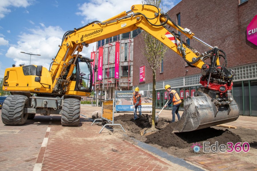 Ede360's tweet image. Eerste contouren van groenere en rustigere Telefoonweg zijn nu zichtbaar dlvr.it/RzVkGv Ede360