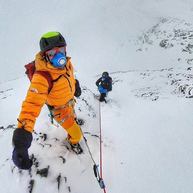 Kilian Jornet y David Göettler muy cerca de iniciar su ascenso al Everest dlvr.it/RzVqsy