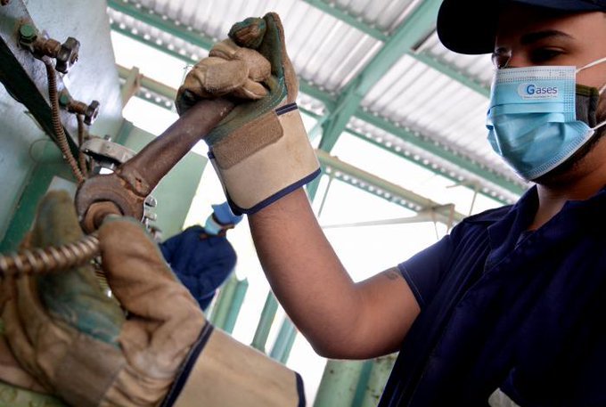 "Una de las medidas del perfeccionamiento de la empresa estatal socialista es la flexibilización de la distribución de utilidades a los trabajadores, al eliminarse el límite de hasta cinco salarios medios, sin condicionarlo al cumplimiento de indicadores directivos. #CubaViva"