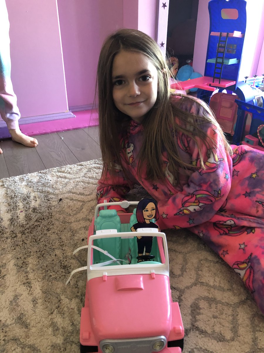 MrsSaundersCG's tweet image. Brynlee is keeping me busy and I love it! I got to have snacks and watch a movie and just look at my comfy bed! #flatmrssaunders #togetherwhenapart #fmpsdlearningathome @FMPSD @BeaconhillFMPSD @abbott_graham