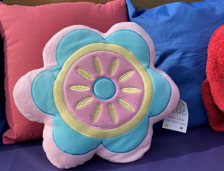 ThePerfectTouc4's tweet photo. Super cute flower cushions just ยฃ3.59 each perfect for kids rooms and only a few left so grab them quickly
https://t.co/41CXu1PDa2
#YourBizHour #KidsItems #Flowers https://t.co/cmNa3oFA4H