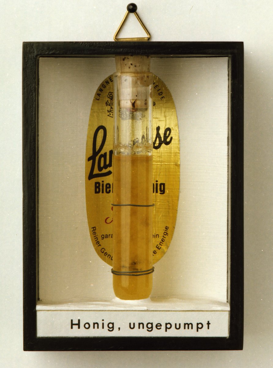wokauwe's tweet photo. #Beuys100. Geschenke zum Geburtstag: Anzug aus Scheuerlappen. Honig, ungepumpt. https://t.co/ZkFuxntNys