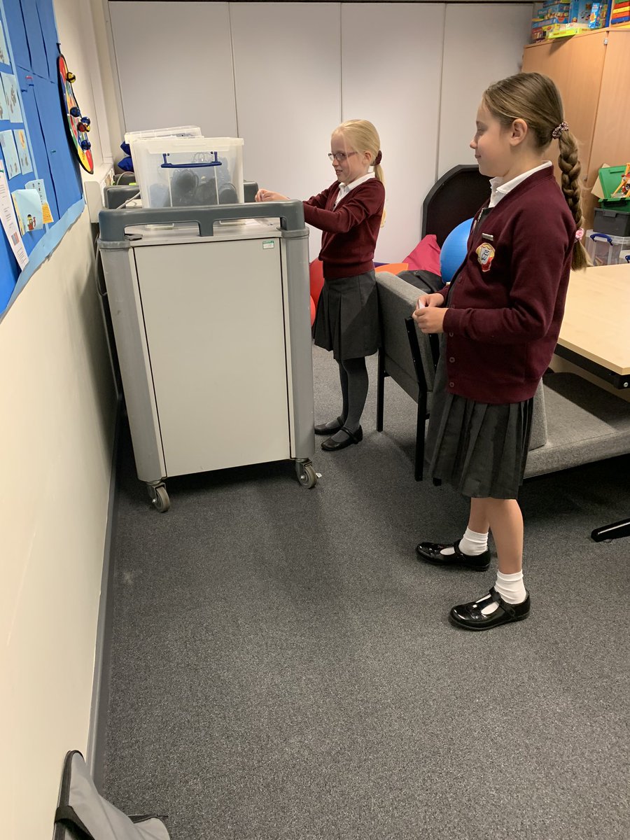 JHHLTA_DPS's tweet image. @DartonPrimary school council deciding where to put our article labels @kathyarrsa #DPS_rightsrespectingschool #allarticles