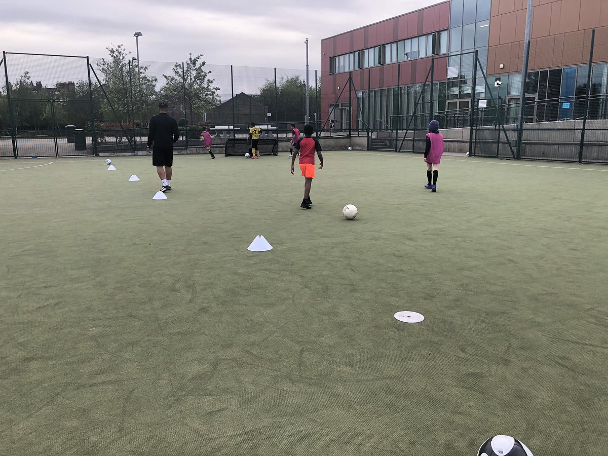 moving_matters1's tweet photo. Great to visit @SLDsoccerschool tonight and observe some really high quality coaching from @MM__Ryan and Coach Malik. High energy from Ryan, technical practices from Malik. https://t.co/5QCBa9em9u