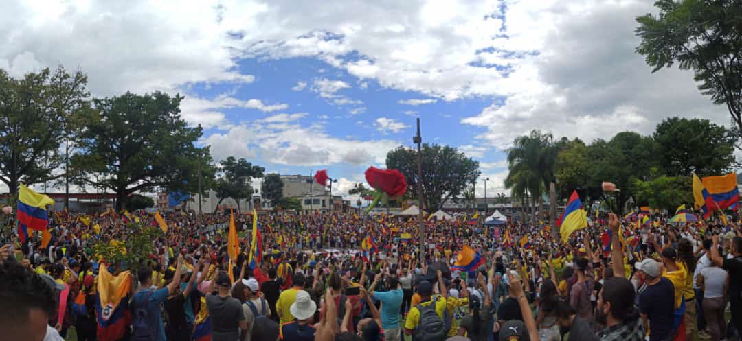 ArielAnaliza's tweet photo. #ParoNacional 
Parque olaya de Pereira, homenaje a la vida https://t.co/KgzbSaI4rB