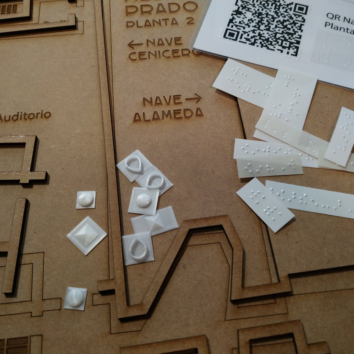 MimeticasLab's tweet photo. El miércoles próximo, 19 de mayo, a las 18:30, presentamos en el auditorio de Medialab nuestro proyecto "Medialab Prado Accesible", una audioguía experimental del edificio con planos táctiles. Se retransmite también por streaming. ¿Quién se apunta? https://t.co/SgvszQDUMR