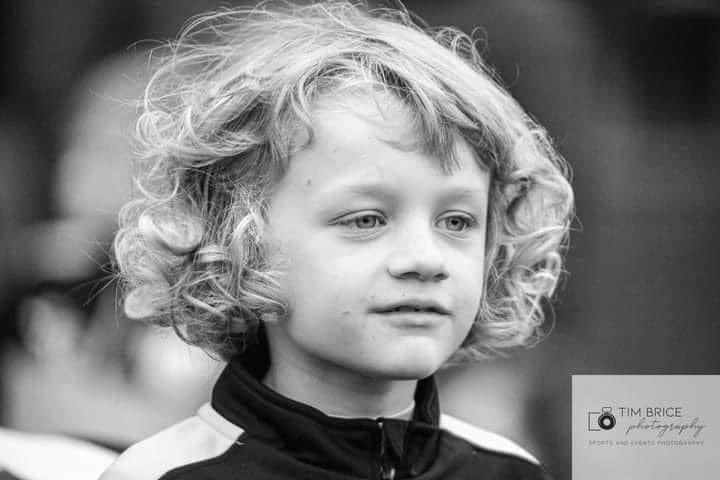 LeeStones1919's tweet photo. @lufc @premierleague @AmaranthFC In honour of the poor 9 year old boy who died yesterday doing what he loved. Please can the football world including #grassroutes hold a minutes silence before the games at the weekend and project this picture. #RestInPeaceLittleMan https://t.co/b5r9ebmFyx