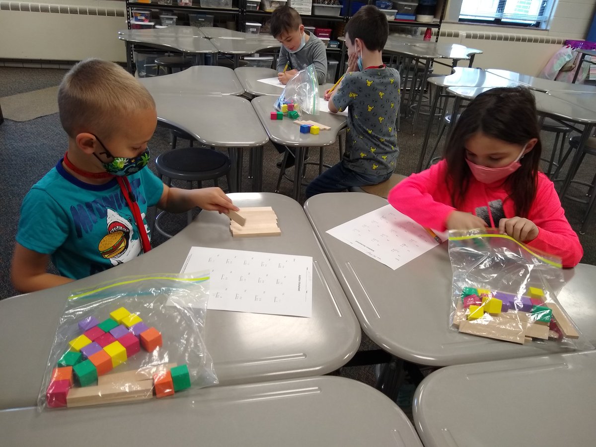 thequeen526's tweet photo. I love helping Mrs. Harnden's high math students learn some 2nd grade math. @SyringDragons @TharndenHarnden @swartz_creek https://t.co/PHys1w6UMy