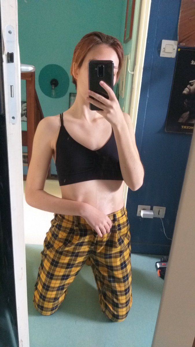 valqueery's tweet image. #NoMammec non binaire transmasc, je ne veux pas faire de transitions médicale.
j’ai eu un rapport compliqué avec mes seins trop petit pour la norme pendant longtemps mais mtn je les aimes énormément, et g absolument pas envie de m’en séparer.