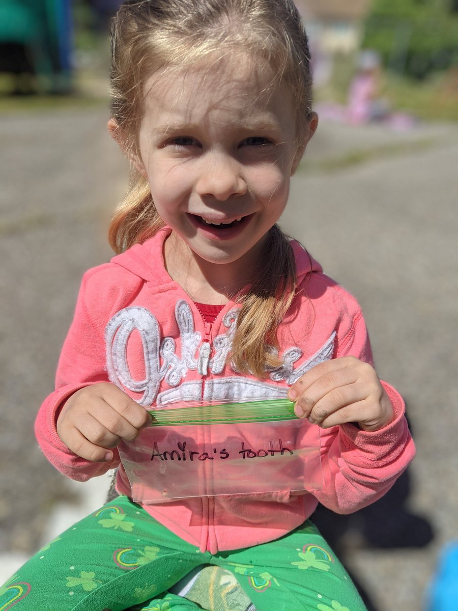 MissMcEleneyK's tweet image. Someone is hoping for a visit tonight! 🦷🧚 First lost tooth of KINDergarten @WoodcrestES for this school year! #WC2theCore #WEareCHPS #losttooth #toothfairy