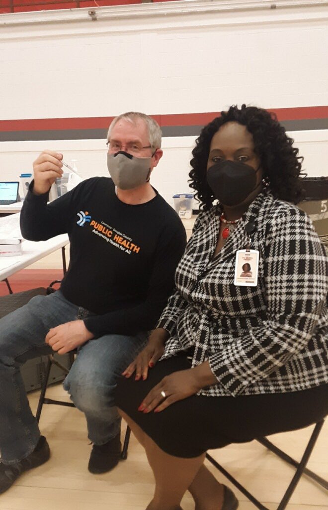 LDCHEALTH's tweet image. Thanks very much to @DrC_Johnson and @LHSChestyLions for being wonderful vaccine clinic hosts today. The public clinic at LHS is open until 3. LDCHealth.org/COVIDVaccine