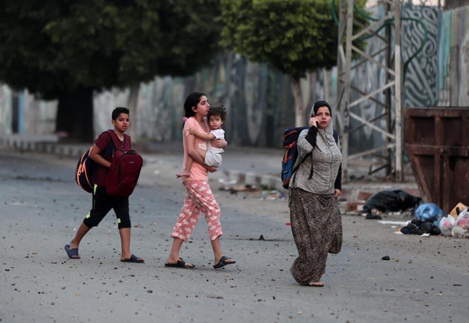 abierkhatib's tweet photo. Im actually on the verge of tears. This is actually so fucking heartbreaking.
#Gaza_under_attack_now https://t.co/G86XKSCH6Q