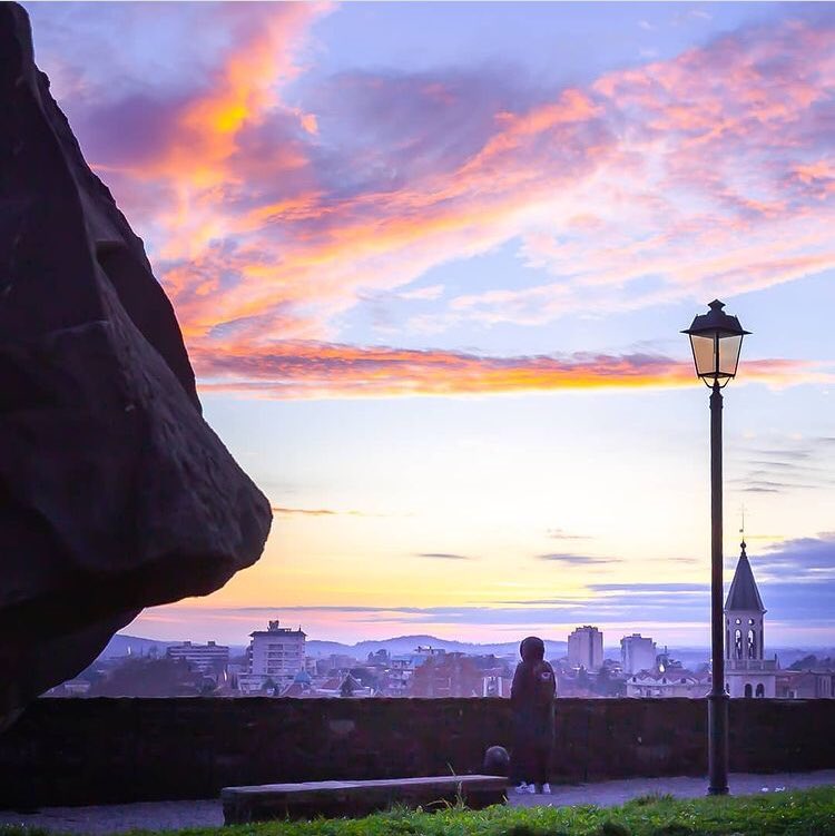Stasera ci godiamo questo tramonto dal colle del Castello, fotografato da <a href="/beppe/">Giuseppe Accardi</a>.tn 

#igersgo #igersfvg #gorizia #friuliveneziagiulia 

instagram.com/p/COyJtyzlC_a/