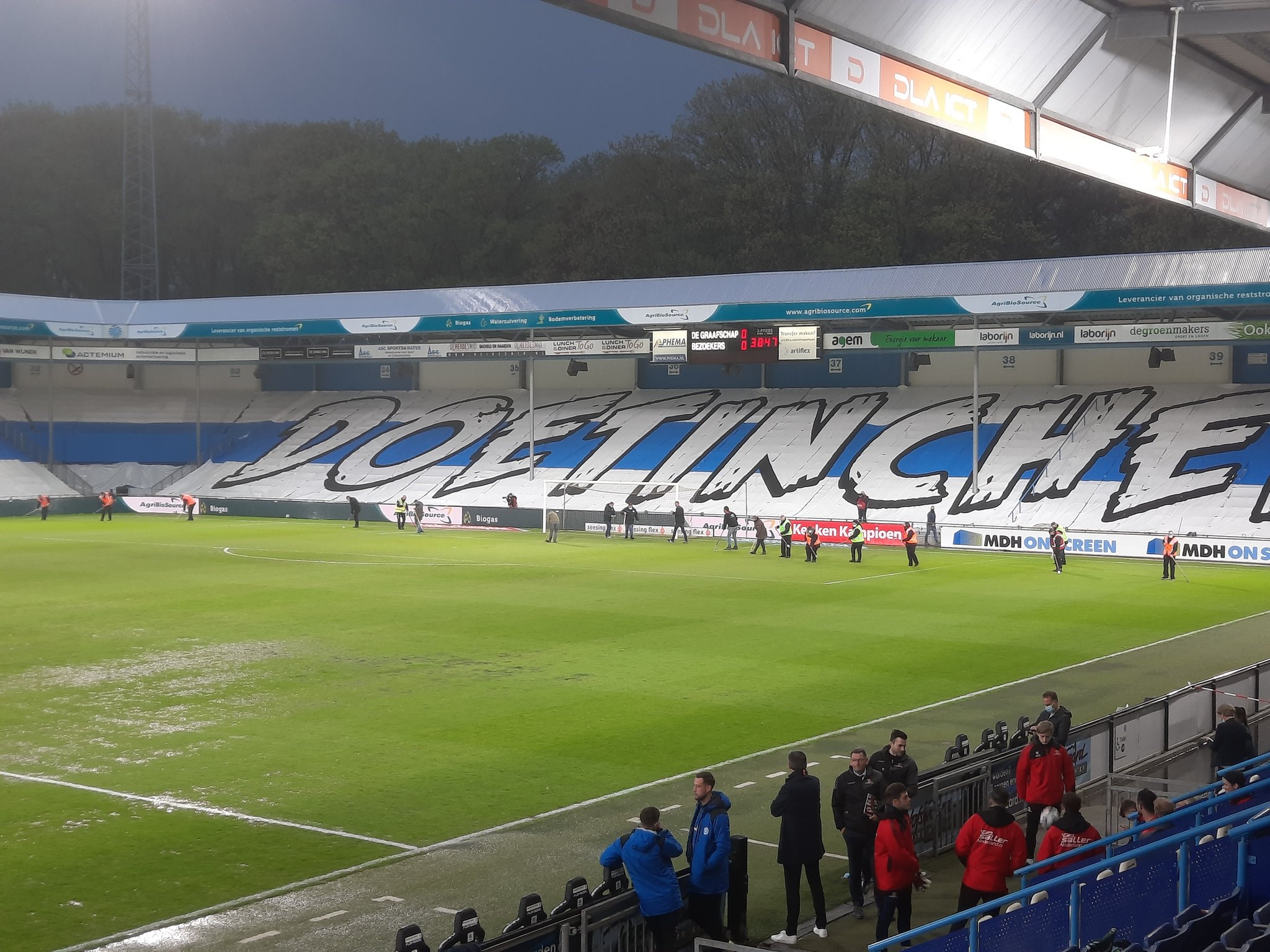 E1Na5H-X0AIRrD2?format=jpg&name=large