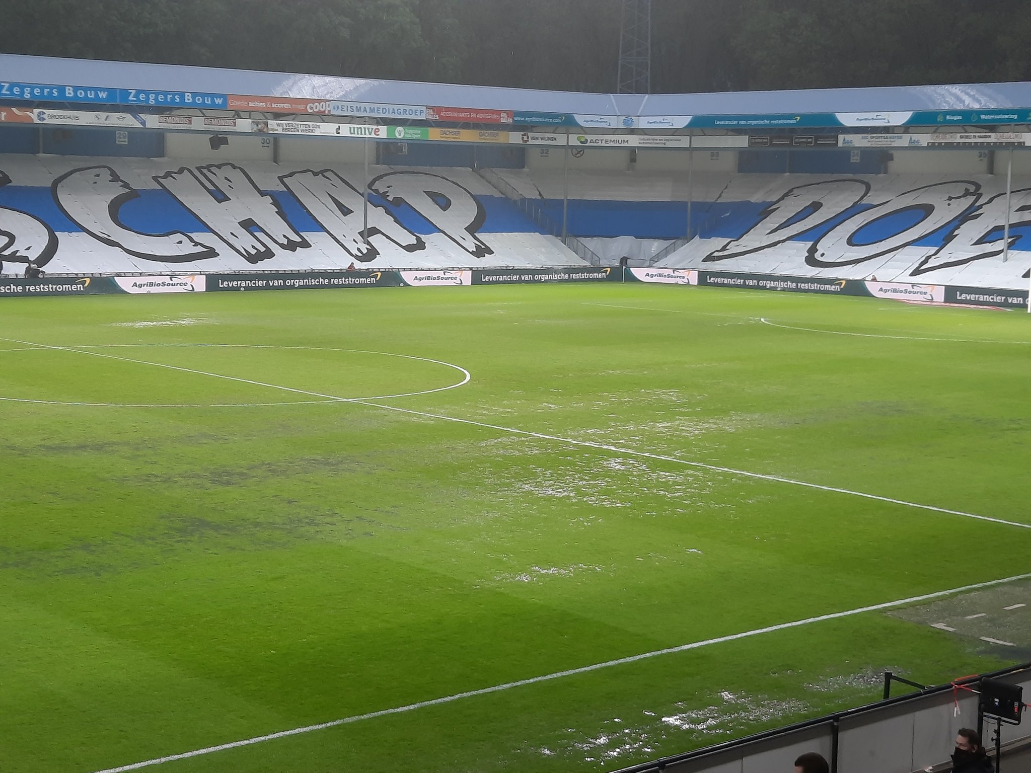 E1NaC3CWEAgLkBy?format=jpg&name=large