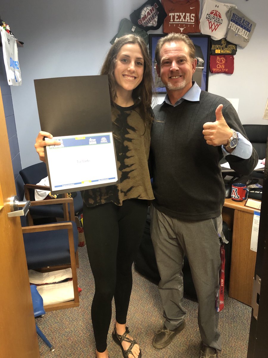 HRHSAthletic's tweet image. Congrats to ⁦@chelseagroves21⁩ and ⁦@SladeTia⁩ for their girls and women in sports award!!