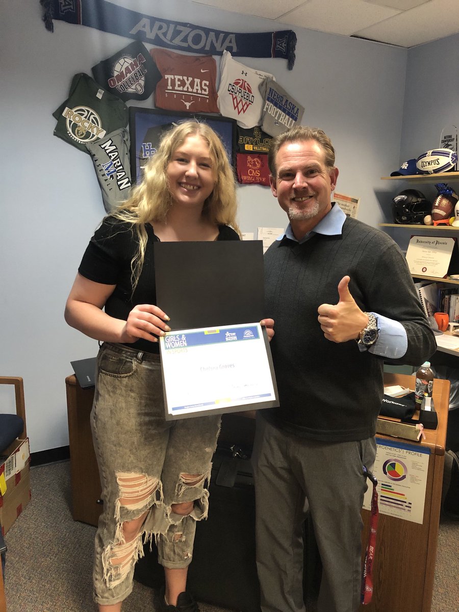 HRHSAthletic's tweet image. Congrats to ⁦@chelseagroves21⁩ and ⁦@SladeTia⁩ for their girls and women in sports award!!