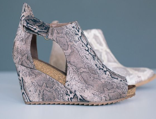 TheBootJackSC's tweet photo. Talk a walk on the wild side with a pair of open-toe booties. 
#shoes #chs https://t.co/Kq3tW8aZWw