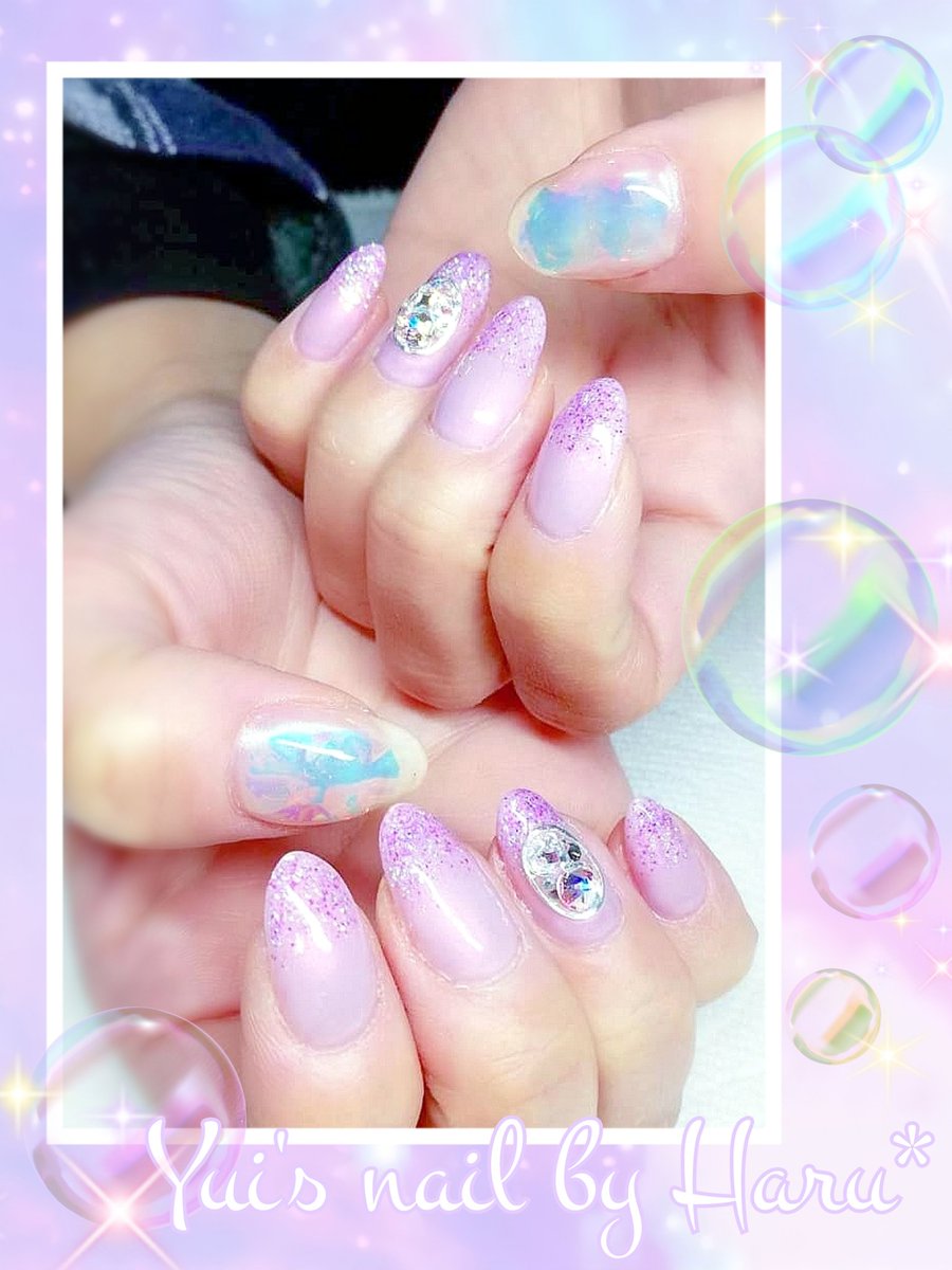 yui_nailmemo's tweet photo. 2021.03.23
今回はボラへカラーのネイルに
親指は流行りのうるうるネイル💜
親指以外シンプルだったので薬指には楕円のフレームにストーンを敷き詰めてもらいました💎✨

#うるうるネイル #HARUnail https://t.co/Y1E6fXNpL6