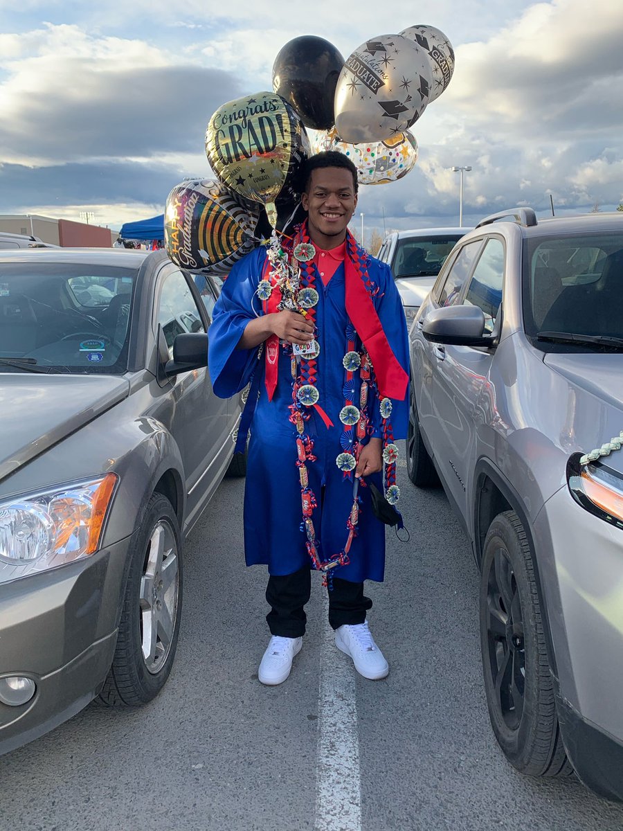 BeardenSimeon's tweet photo. Mannn proud of my lil guy man. Lil bro then grew up so quick. I’m extremely proud of the man you becoming and I’m proud to call you my brother❤️ https://t.co/2hrTu9jy5q