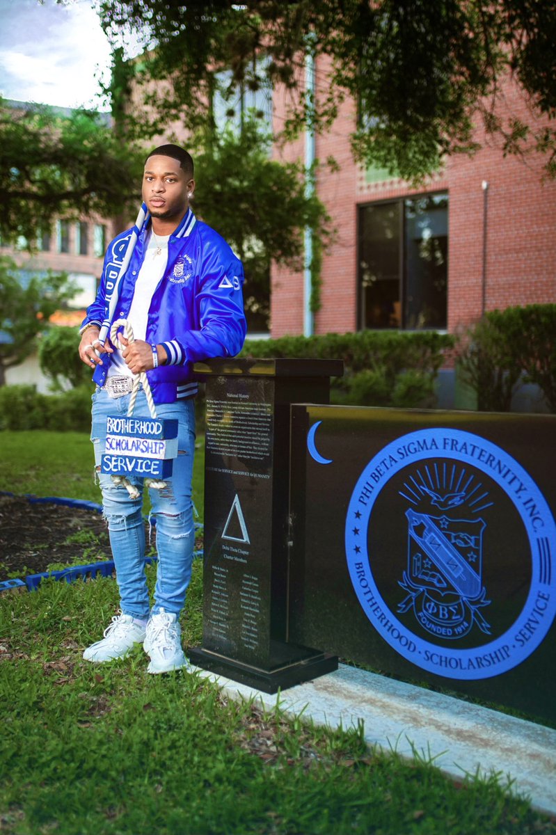 mikepopii's tweet photo. Got my blood drawn they said Blu was in my DNA 🧬 

#BluPhi #SigmasGraduate #HBCUGrad https://t.co/y61MuCojm0
