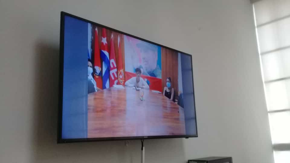 FEEM_Cuba's tweet photo. Desde la sede del Comité Nacional de la UJC se realizó en la tarde de hoy el panel virtual  "Martí en mi memoria " 
.
#TenemosMemoria
#FEEMXCuba
#FEEMdeCuba
#MartíVive
.
@DiosvanyUJC 
@yosmel_duany 
@hamletA https://t.co/QWaanZfGUK