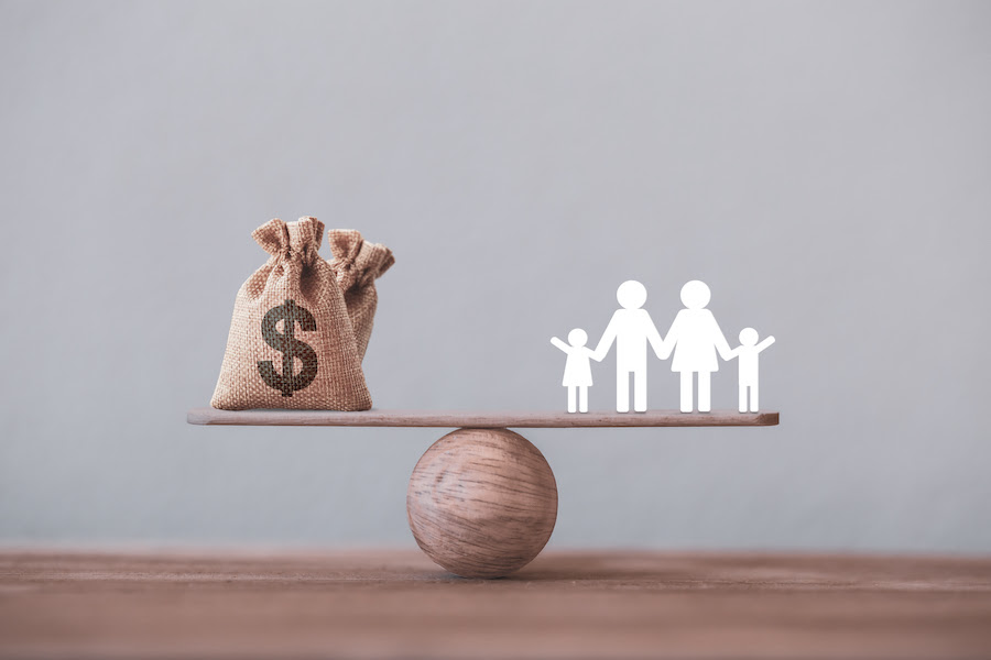 UMich's tweet image. In @TheAtlantic, #PovertySolutions faculty director @ProfShaefer and @KathrynEdin, co-authors of “$2 a Day: Living on Almost Nothing in America,” discuss how a policy buried deep in the latest pandemic stimulus package could be transformative for parents. myumi.ch/dOYnr