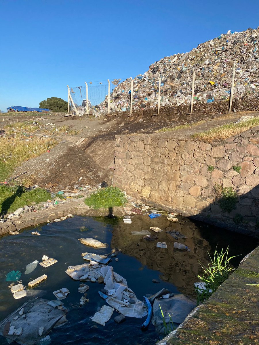 PaxBerkcana's tweet image. Salihli'nin çöp manzaraları hangi belediyenin eser? Manisa Büyükşehir'in mi yoksa Salihli İlçe Belediyesinin mi? #SalihliKokusuÇıktı