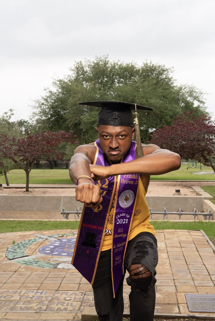 frankyslanky's tweet photo. 3 Days till Graduation...
✔️B.S. In Kinesiology
✔️PALS 2019-2021
✔️MR.NAACP 2019-2020
🐶Omega Psi Phi Fraternity,Inc. ⚡️Bloody Rho Theta Chapter 🩸
✔️Honor Roll Multiple Times 
May 15th, 2021 | 8:30am!🎓🍾
#PVAMUGrad
#HBCUGrad
#QuesGradaute
#PVGradSwag
@PVAMU
📸:@therealrodrigoo https://t.co/YdZZqB9XYF