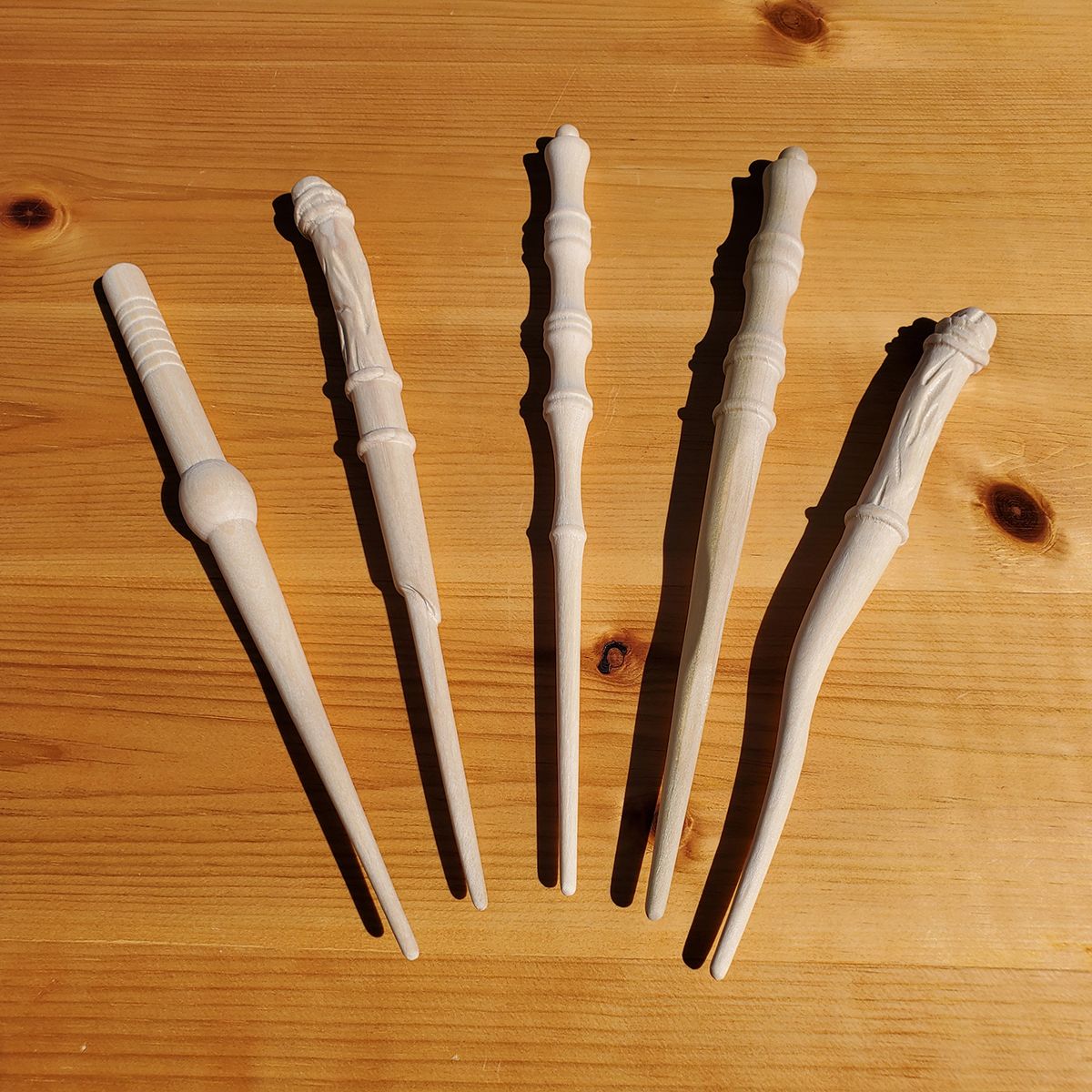 Our wooden wands have arrived! These are being made in 𝒍𝒊𝒎𝒊𝒕𝒆𝒅 𝒒𝒖𝒂𝒏𝒕𝒊𝒕𝒊𝒆𝒔, so hurry 🧙‍♂️ shop.fantasybynumbers.ca

Last month, we gave you a sneak peek into our behind-the-scenes process for our wooden wands. We now present them to you stained &amp; finished 🧚